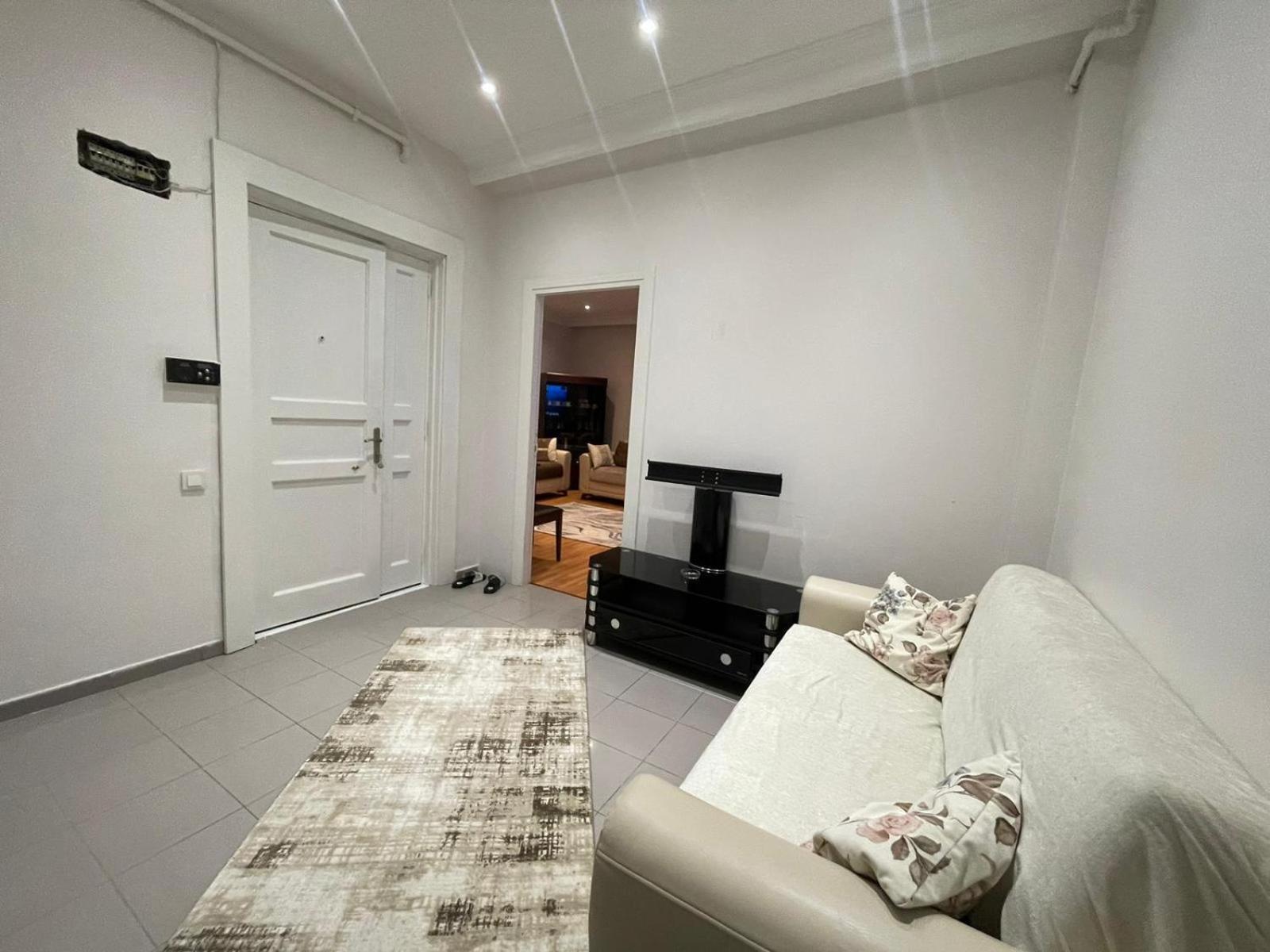 Taksim Square 2plus1 Big Flat On The Center With 2 Bathroom Apartment